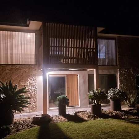 Sunsets On Martyrs Coastal Luxury Beach House Peterborough Exterior foto